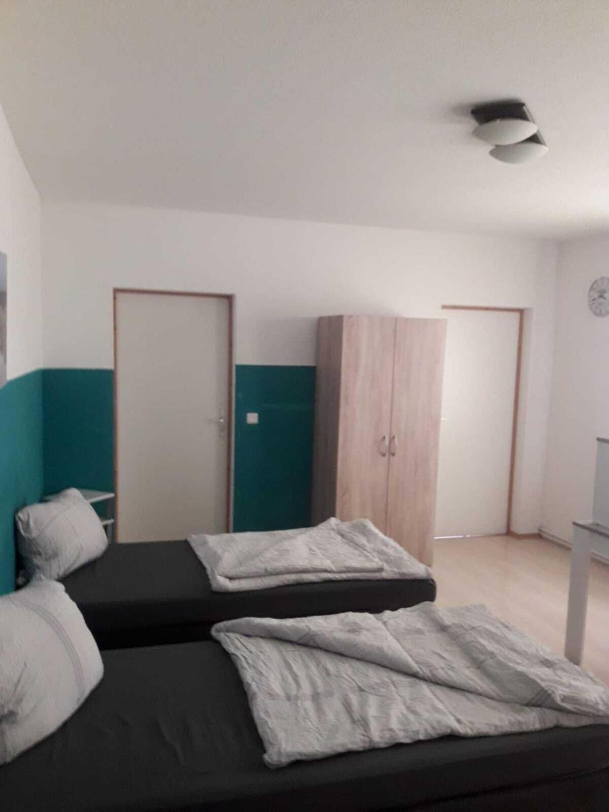 Hostel Im Medizinerviertel Halle  الغرفة الصورة