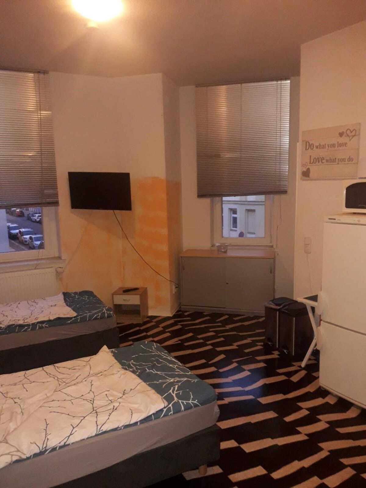 Hostel Im Medizinerviertel Halle  الغرفة الصورة
