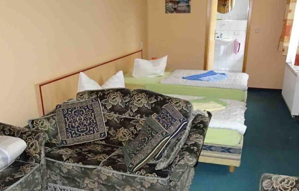Hostel Im Medizinerviertel Halle  المظهر الخارجي الصورة